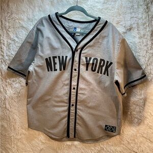 H &M Jersey Shirt Mens Medium Gray  Baseball Type Jersey 100% Cotton NY Size XL